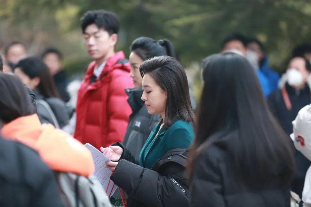 如何避免即兴表达中的语言不流畅？