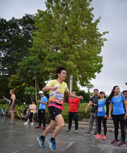 如何提高短跑跑步技巧——呼吸方法剖析（让呼吸成为你的短跑利器）