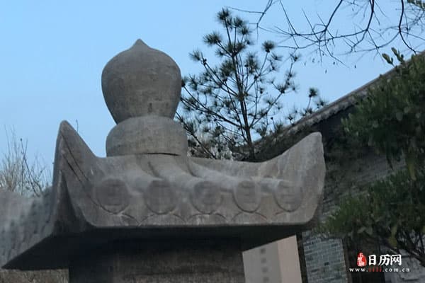 清明节扫墓的顺序通常是什么？