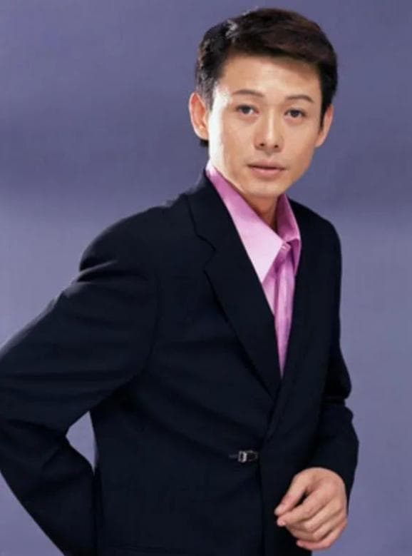 央视最帅男主持复出，最火时为还债辞职，如今61岁再出发