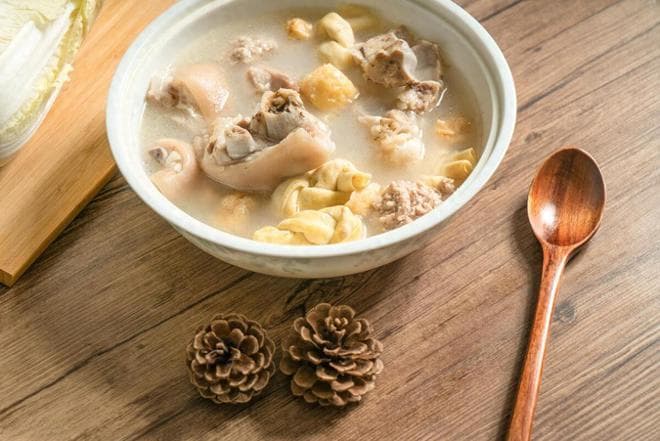 清炖猪蹄汤的五种炖法：传统、营养、药膳、菌菇、海鲜各有特色