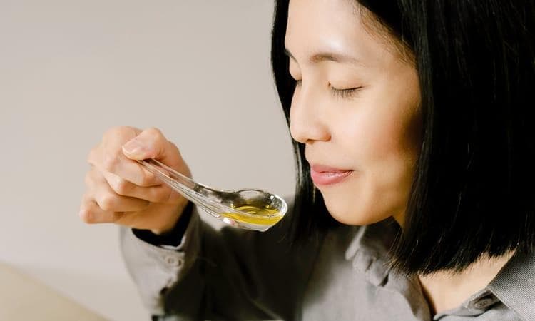 全家人都适用的保健秘诀：各年龄段生饮苦茶油的好处