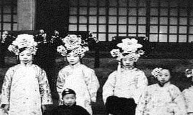 溥仪为何会丧失生育能力？这与幼时做的一件事情有关，令婉容心痛
