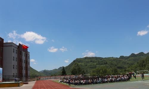 梦见初中学校的场景