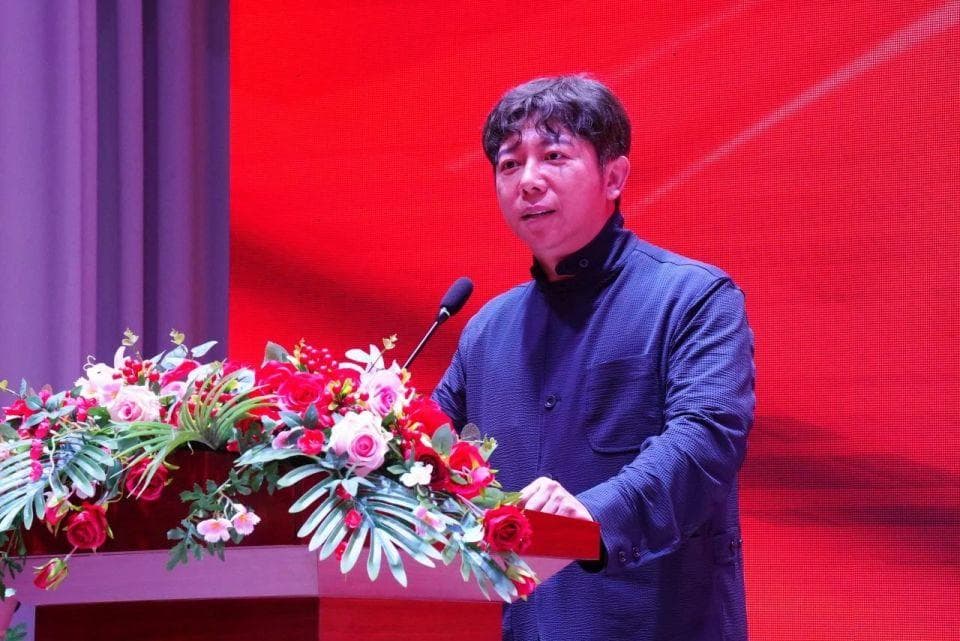 音乐人胡海泉入职高校当院长，“明星导师”如何传道授业？