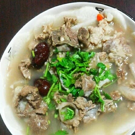 滋补白汤羊蝎子：一道美味又养生的中华传统美食