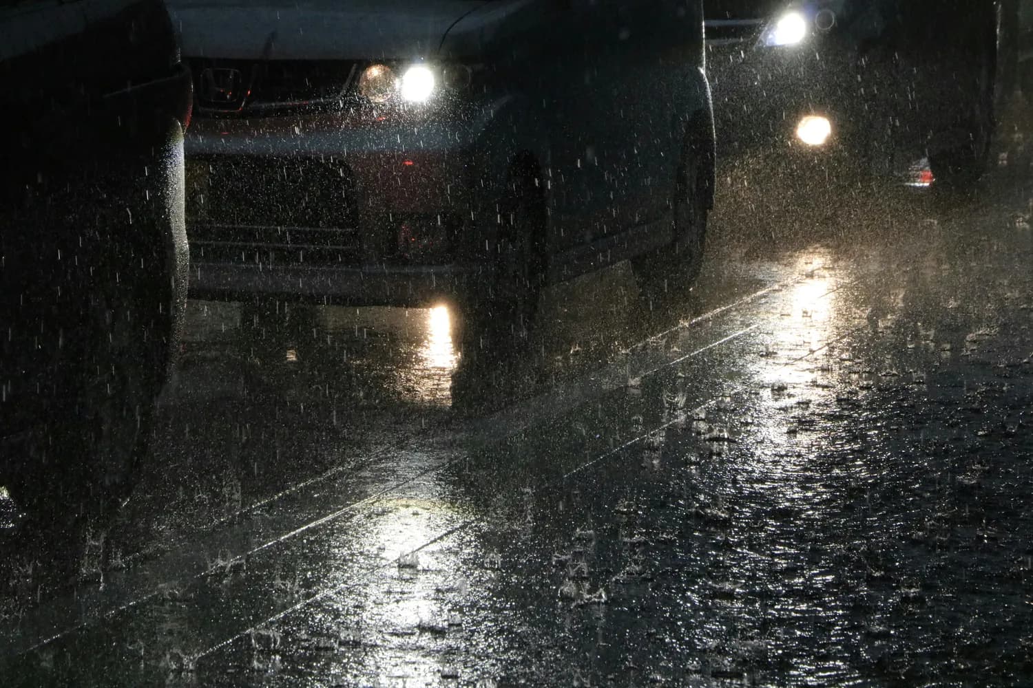 杭州西站明日雨势加大，出行请注意！