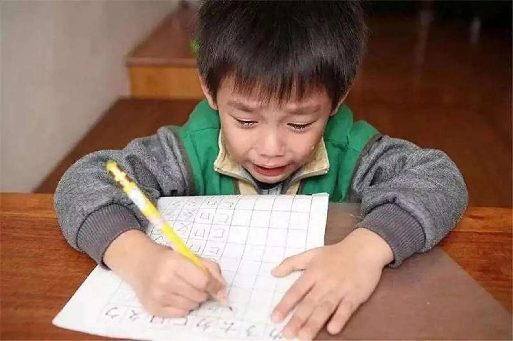 一刻也坐不住，心思完全不在作业上……怎样让孩子和磨蹭说“拜拜”？