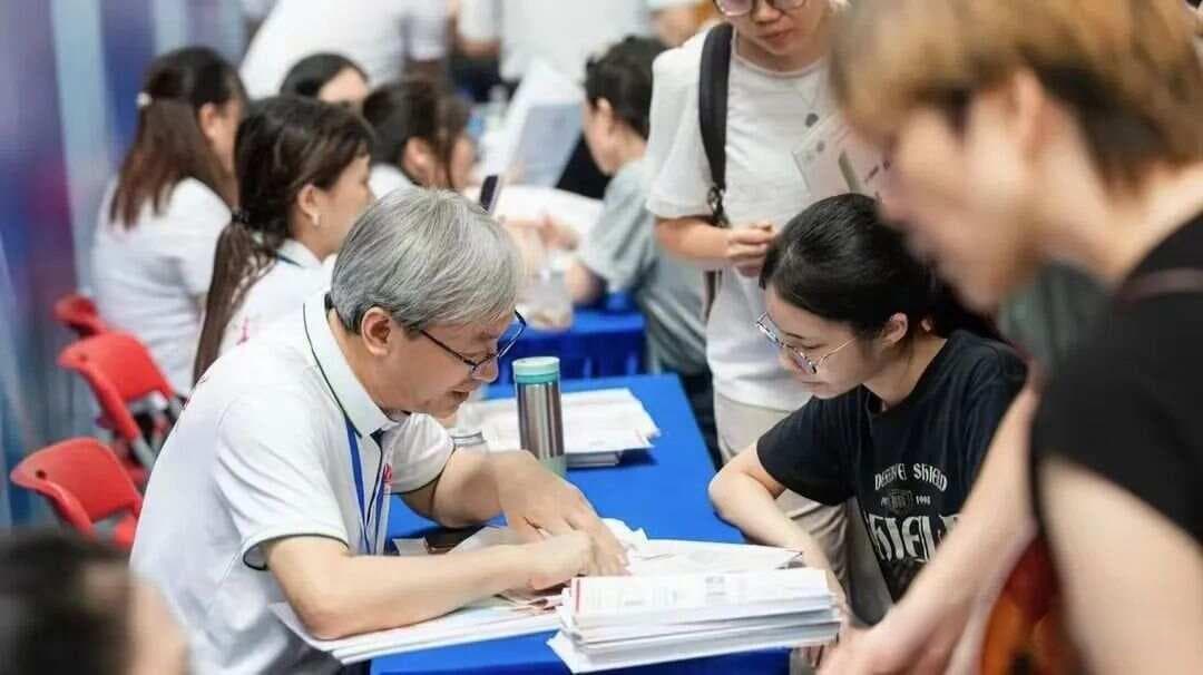 大量医学高校“爆冷”，投档分数线暴跌，原因竟高度相同