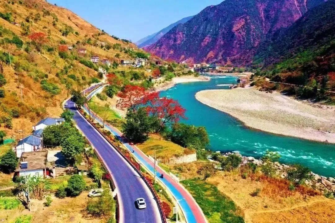 中国最美公路 | 怒江美丽公路：一城一寨、一山一水，怒江最美的风景都在“路”上
