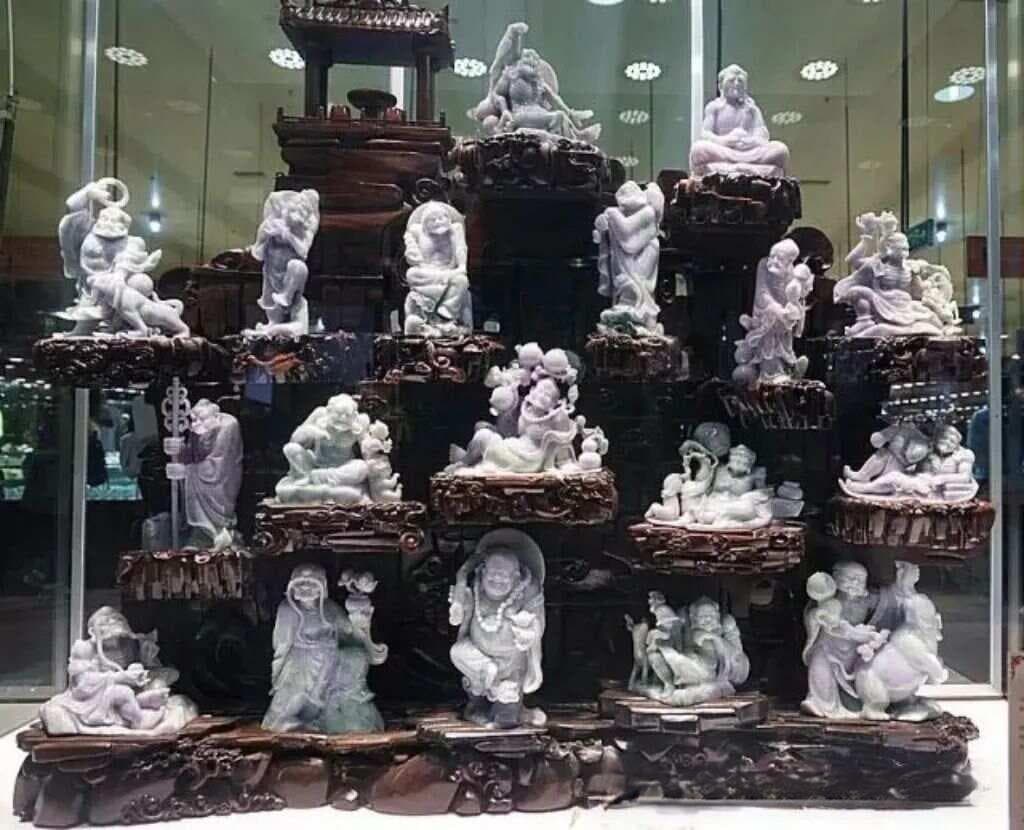 沉思罗汉：佛教艺术与玉雕之美