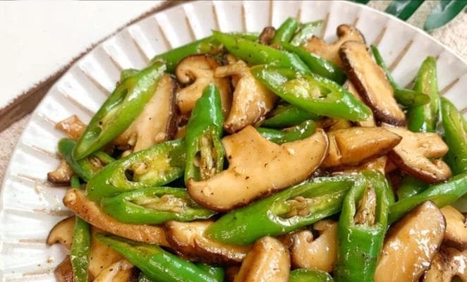 爆炒青椒香菇怎么做？步骤详细版