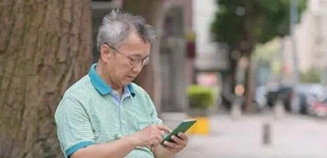 手机正在毁掉中国老人，不是危言耸听，更不是开玩笑