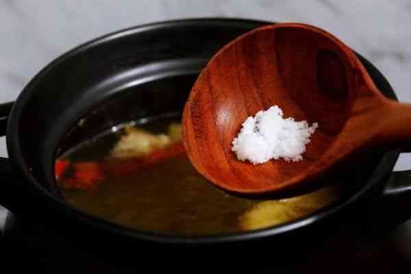 铸铁锅炖燕窝、汤品、蔬菜：安全无忧的烹饪指南