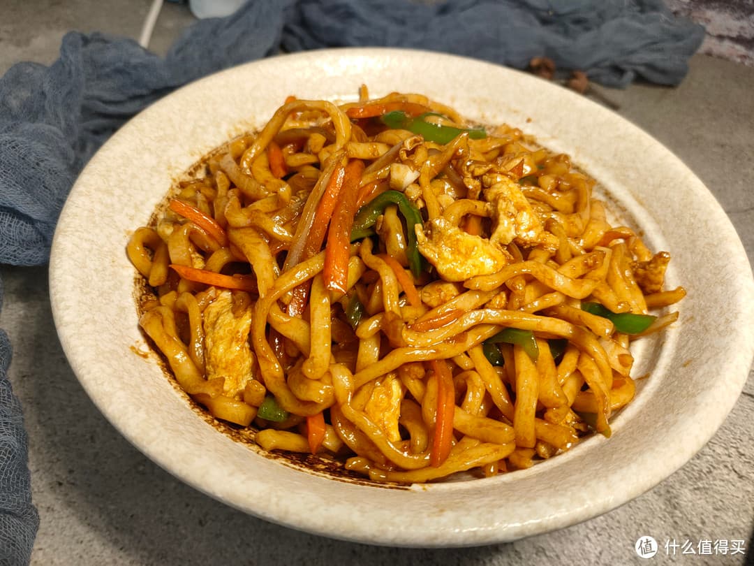 炒面条好吃有诀窍，掌握三个技巧，不粘不坨，和饭店炒的一样好吃