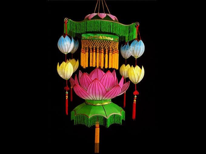 秦淮灯彩走世界 灼灼灯影映古今