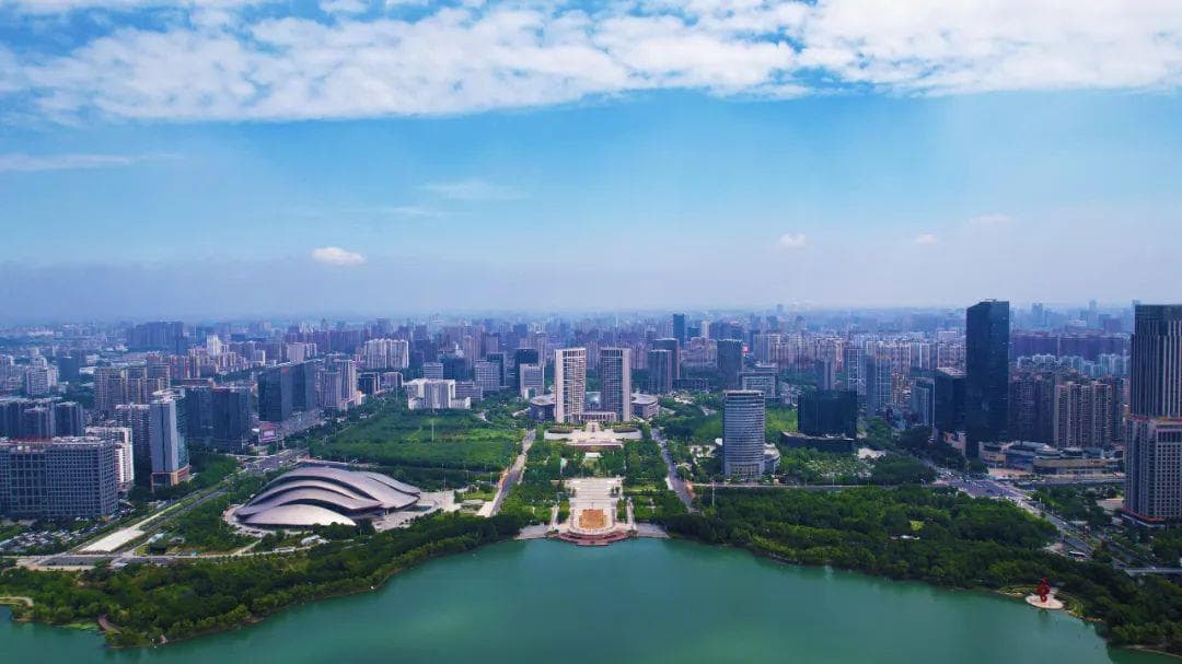 新房逆势涨价，二手房降价抛售，2025年合肥楼市"冰火两重天"