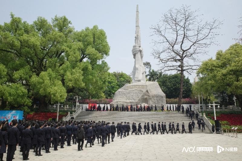 弘扬英烈精神，汲取奋进力量！广州中小学生清明祭英烈