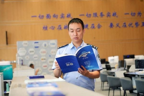 从红墙卫士到反诈先锋：2024“最美基层民警”群像