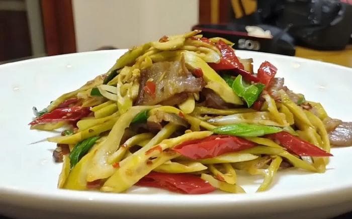 营养学家点赞！春笋炒腊肉的 3 大健康益处，90% 的人没吃对