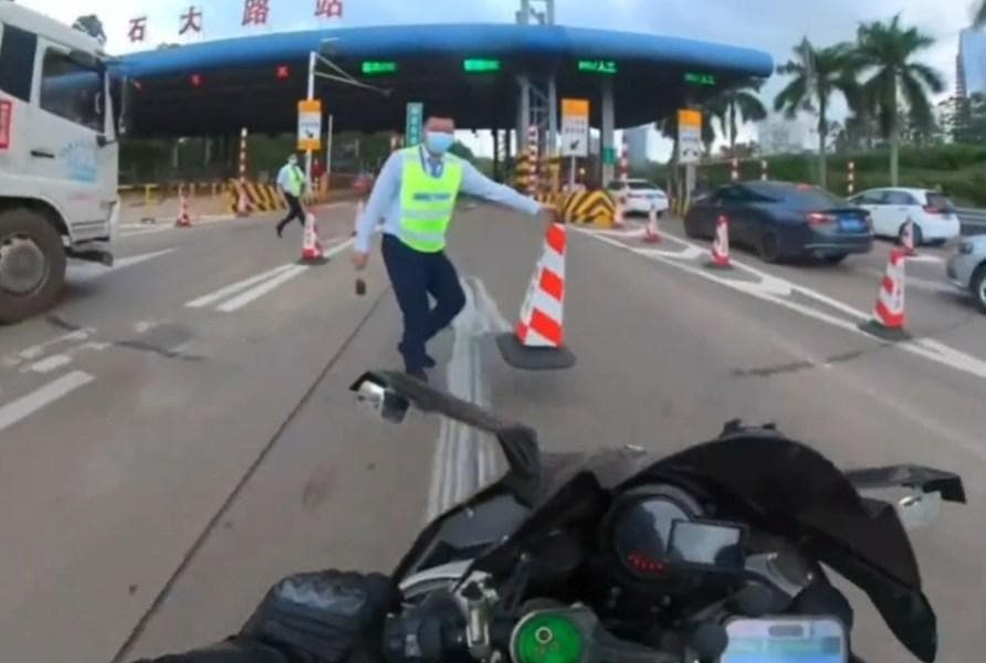 摩托车上高速被拦截怎么办？