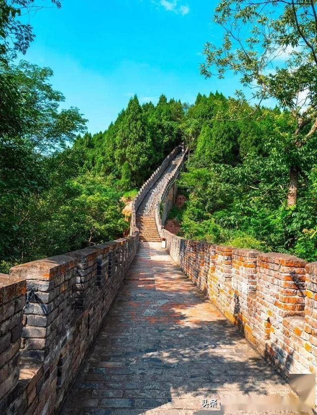 成都龙泉驿金龙长城：媲美八达岭的仿古建筑，配套现代游乐设施