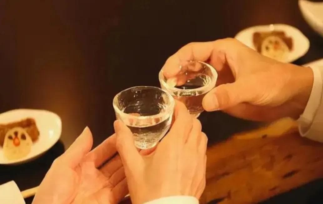 掌握万能敬酒词，社交场合游刃有余，敬酒技巧全攻略