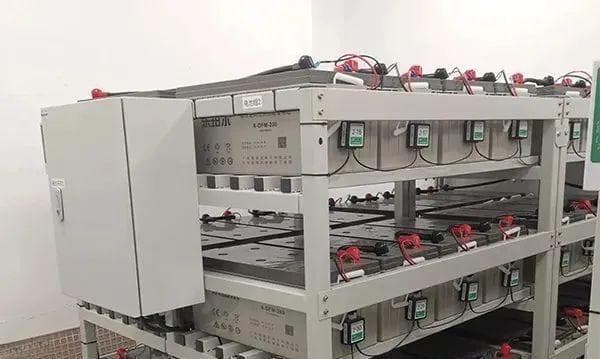 蓄电池的浮充和均充：原理、差异与应用