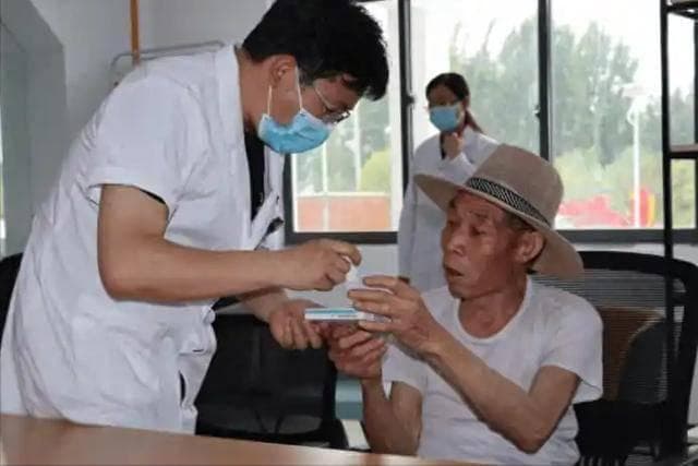 水肿确实和疾病有关，医生提示：长期水肿的人，要查看这3种疾病