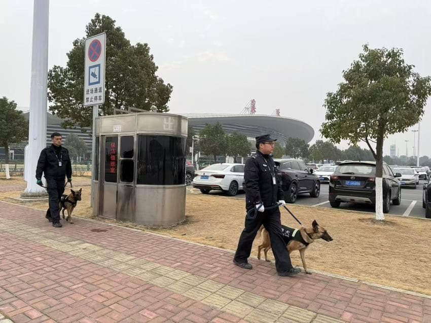 襄阳机场公安：三警联动护春运，携犬巡防固屏障