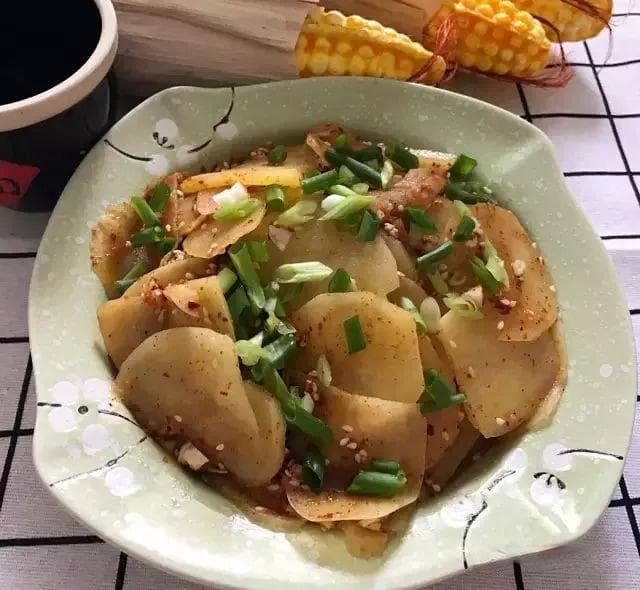 香辣土豆片制作教程：简单几步，美味即成！