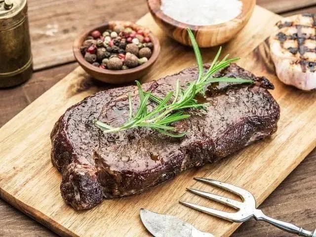 持续下跌，牛肉为何越卖越便宜？