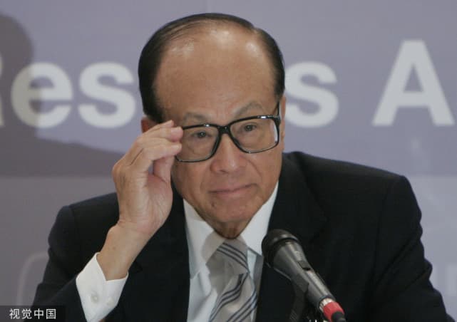 交易进入最后时刻，李嘉诚公司注册地已迁出香港，但还有一关难过