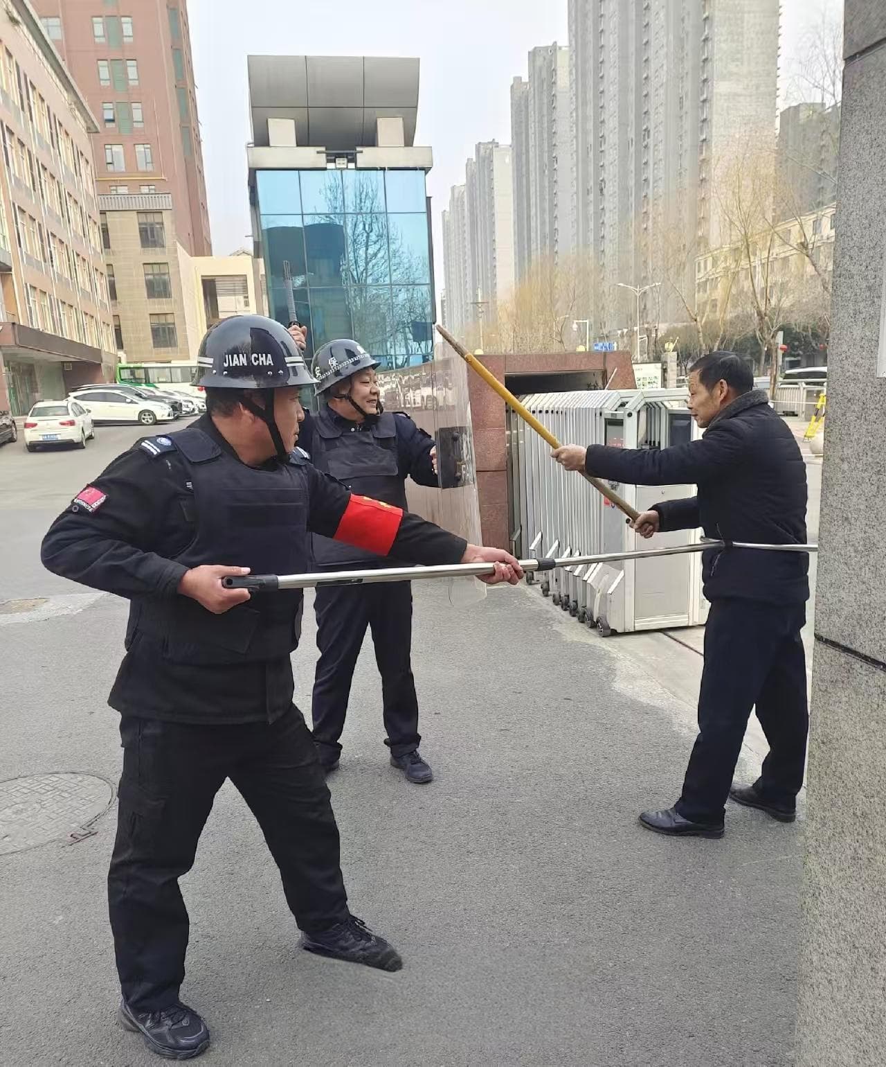 郑州市第一〇六高级中学举行防控演练