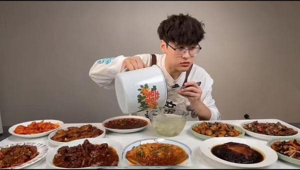 00后2分钟做年夜饭 父母：事出反常必有妖
