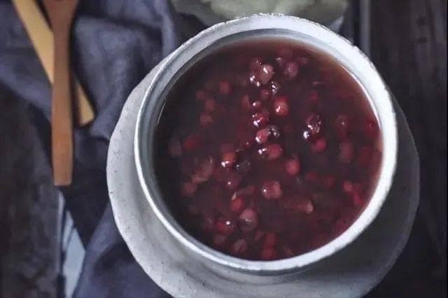 煮红豆时，多加这一步，1分钟就能开花，省时省力，粒粒软烂出沙