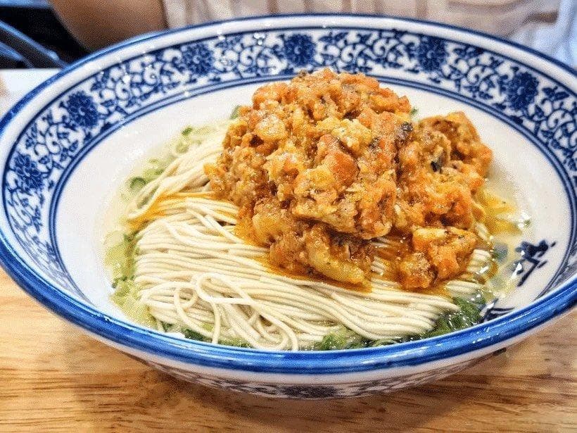 尽享美味，秃黄油拌面