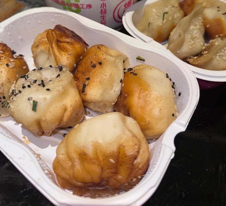 上海八大美食：从生煎包到水晶虾仁，品味地道本帮菜