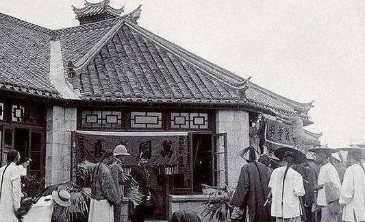 皇帝请吃饭，官员如履薄冰：揭秘清朝宴席礼仪
