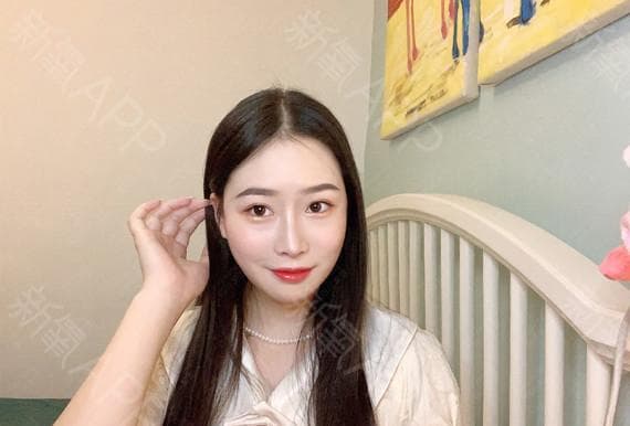 梦见照镜子看到自己脸的深层含义