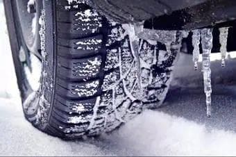 冬季行车更安全！掌握雪地胎更换时机，守护你我生命之路