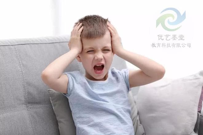 探析当下青少年抑郁现象的多重成因与应对策略