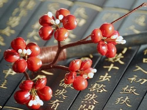 古代八大定情信物：从相思豆到缠臂金，每一件都藏着动人的爱情故事