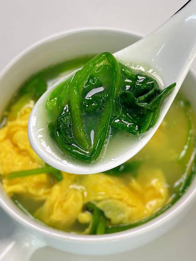 菠菜鸡蛋汤制作指南：简单几步做出营养美味的家常汤