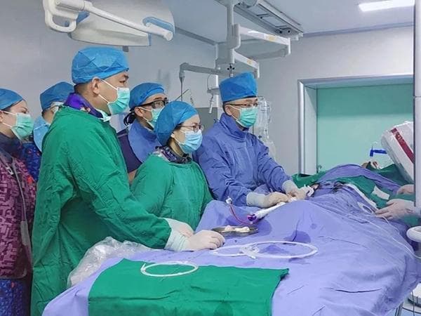 北京航天总医院完成首例胸主动脉分支覆膜支架植入术