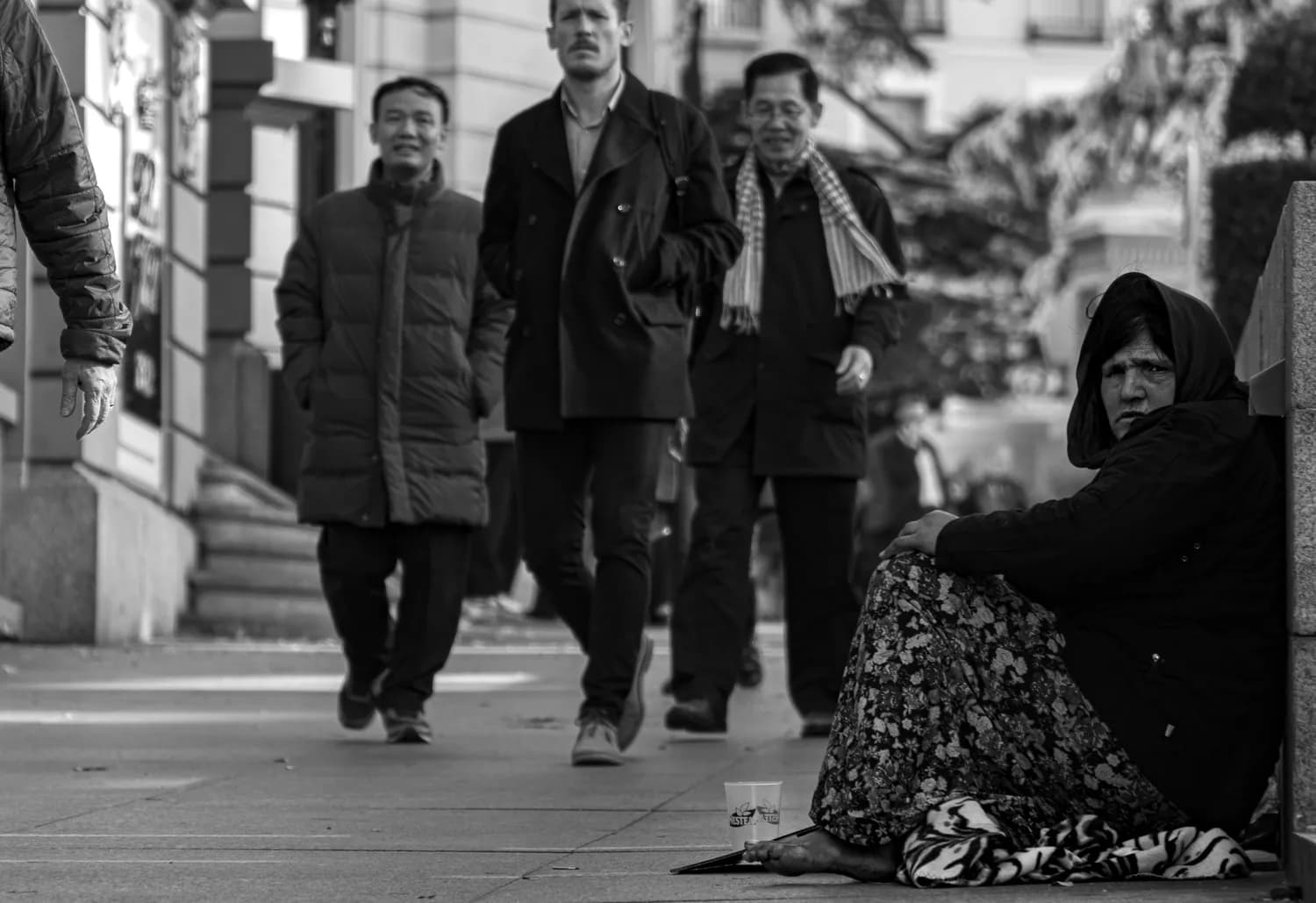 温情与残酷：《人世间》原著与电视剧的三大改编差异