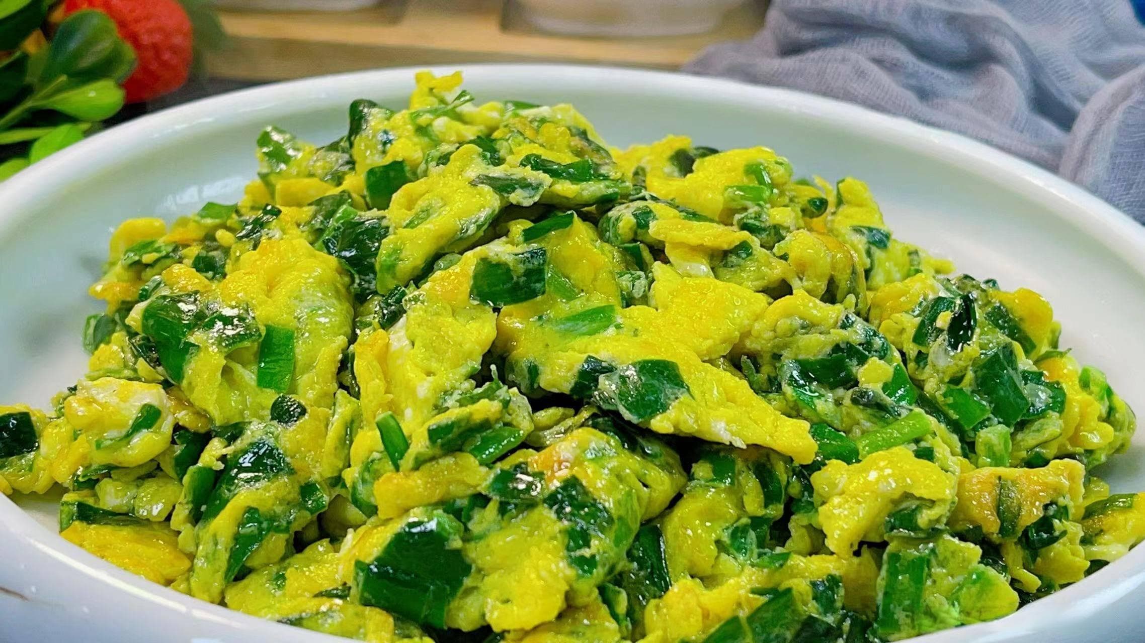 韭菜炒鸡蛋，先炒韭菜还是先炒蛋？大厨：都不对，这才是正确做法