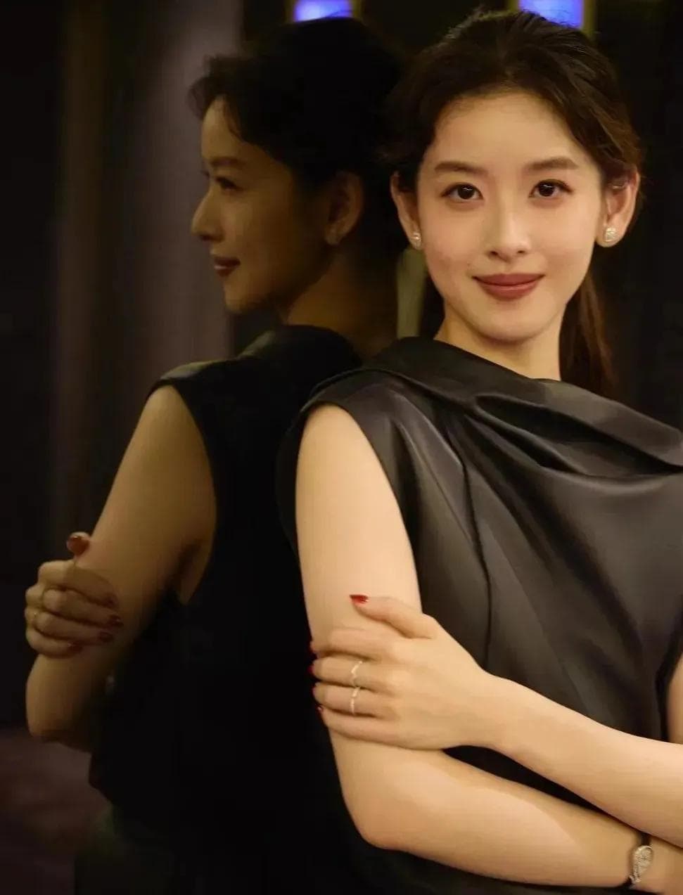 章泽天：从"奶茶妹妹"到国际时尚与艺术的闪耀新星