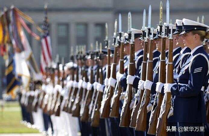 美国陆军45万人，拥有10个主力师，一个师到底有多少兵力？