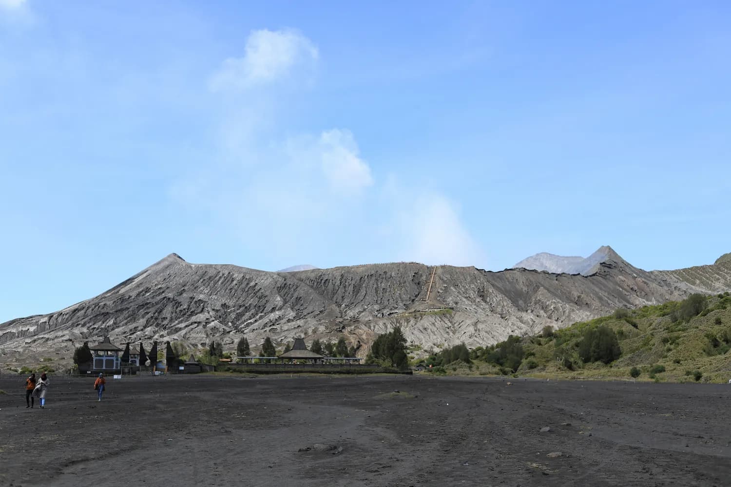 克拉玛依黑油山旅游攻略：探秘世界地质奇观